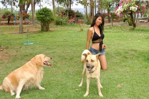 [TheBlackAlley] Rita Chan เล่นกับลูกสุนัขและผู้หญิงสวย
