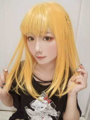 [Cosplay-foto] Anime-blogger Xianyin sic - zus met geel haar