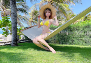 [Foto de COSER de una celebridad de Internet] Miss Coser Potato Godzilla - Bikini amarillo