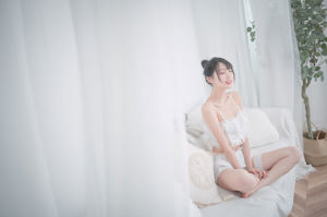 [COS Welfare] Чжоу Цзи — милый кролик в белой пижаме