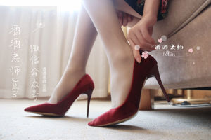 [Internet Celebrity COS] Jiujiu Teacher - รองเท้าส้นสูงกลิ่นไวน์แดง