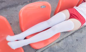 [Wind Field] NO.112 หญิงสาวในชุดพละผ้าไหมสีขาวในสนามกีฬา