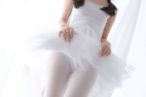 "White Silk Lori Girl" [Fondazione Sen Luo] X-042