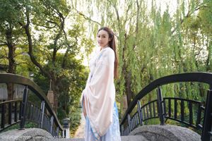 Zhou Jingkong „Piękno w kostiumie” [Xiuren] nr 1983