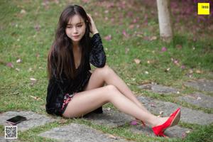 Modelo Xiao Yu "Xiao Yu nas flores" [IESS] Belas pernas