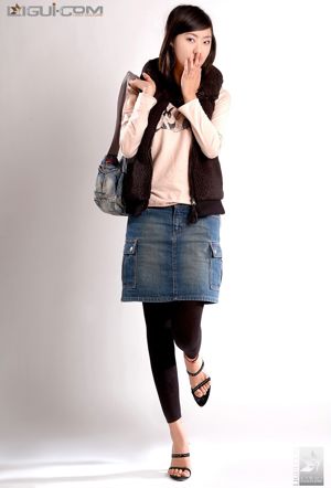 Model Zhang Di "Denim Short Skirt Playing Elegant" [Ligui LiGui] Foto van mooie benen en jade voeten