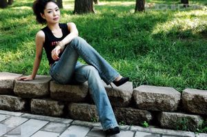 Model Bing Qing "Pemotretan Jalanan Jeans dan Stoking" [丽 柜 LiGui] Silky Foot Photo