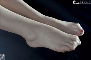 Model Qingqing „Dziewczyna na wysokim obcasie z nadrukiem lamparta i jedwabnymi stopami” [Ligui LiGui] Zdjęcie pięknych nóg i nefrytowych stóp