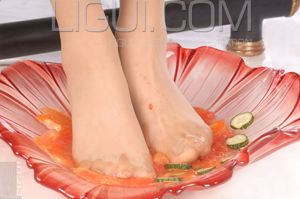 [丽 柜 LiGui] Hình ảnh người mẫu Sisi "Foot on Vegetables"