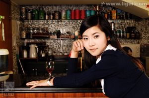 Le mannequin Karuru "Le bar de Miss Liquor rend hommage aux invités" [丽 柜 LiGui] Photo de belles jambes et pieds de jade