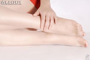 Người mẫu Ôn Tịnh "Xuất thân xa hoa, khí chất cao quý" [丽 柜 LiGui] Ảnh chân dài ngọc nữ