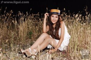 Model Li Lu "Die klassische Vision von Strümpfen im Wildnisgebäude" [丽 柜 LiGui] Foto von schönen Beinen und Jadefüßen