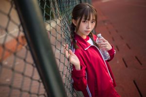 Kitaro_Kitaro "Gadis Berbaju Olahraga Merah"