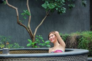 Guo Minhua Queenie "Playful Pool Girl" [Taiwanese Beauty]