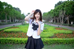 Collection de photos de la beauté taïwanaise Queena Lin Mojing "Uniform Temptation"