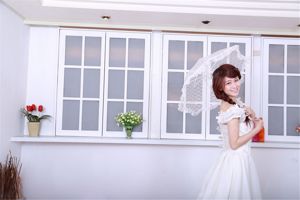 Тайваньская невинная девушка Бай Бай / Ли Исюань "Съемка свадебной студии механических и электрических девочек"