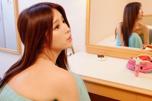 La soeur taïwanaise Zhang Qijun JULIE "La déesse au miroir de maquillage"